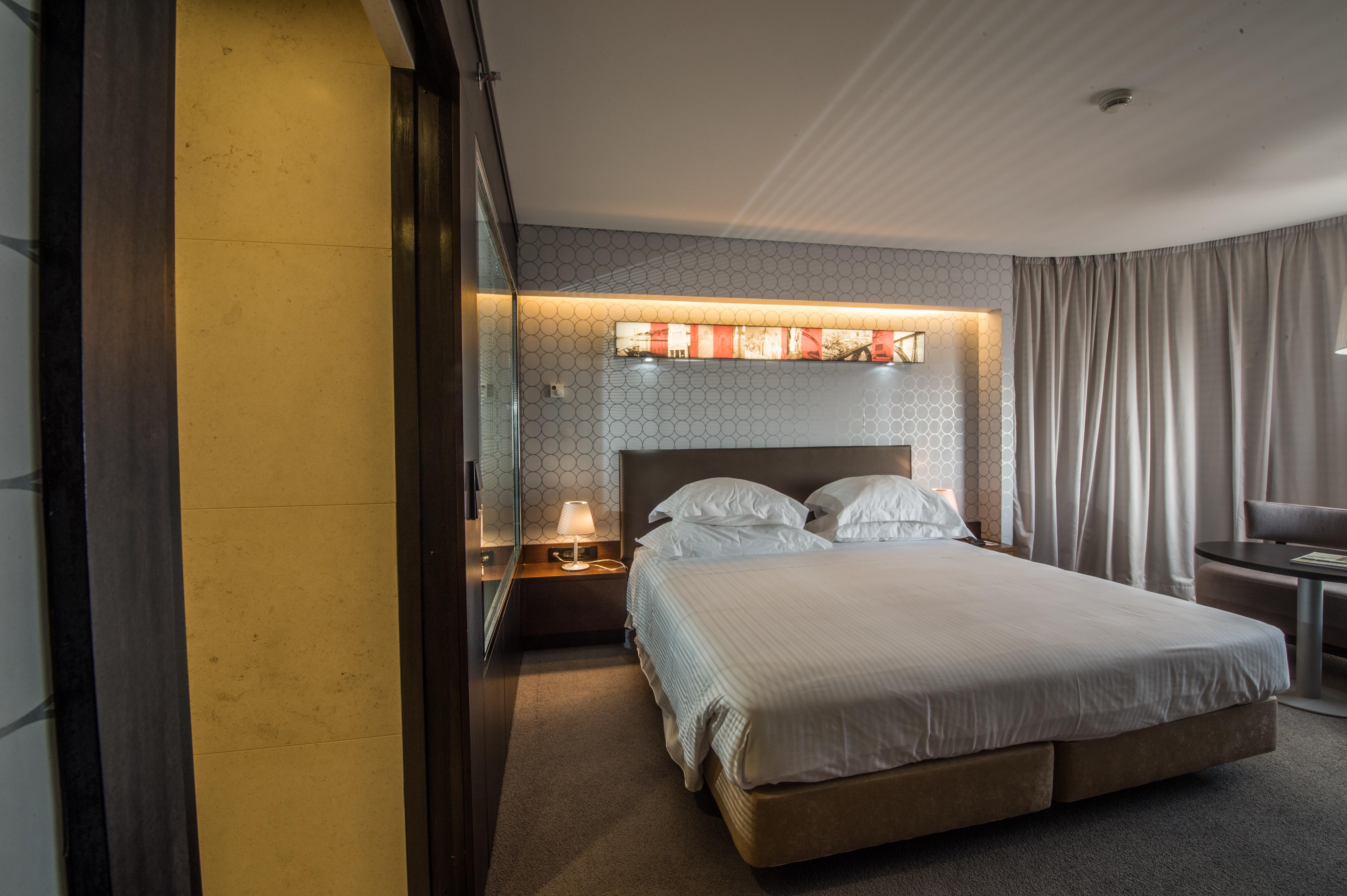 Porto Palacio Hotel By The Editory Εξωτερικό φωτογραφία A bedroom at the hotel