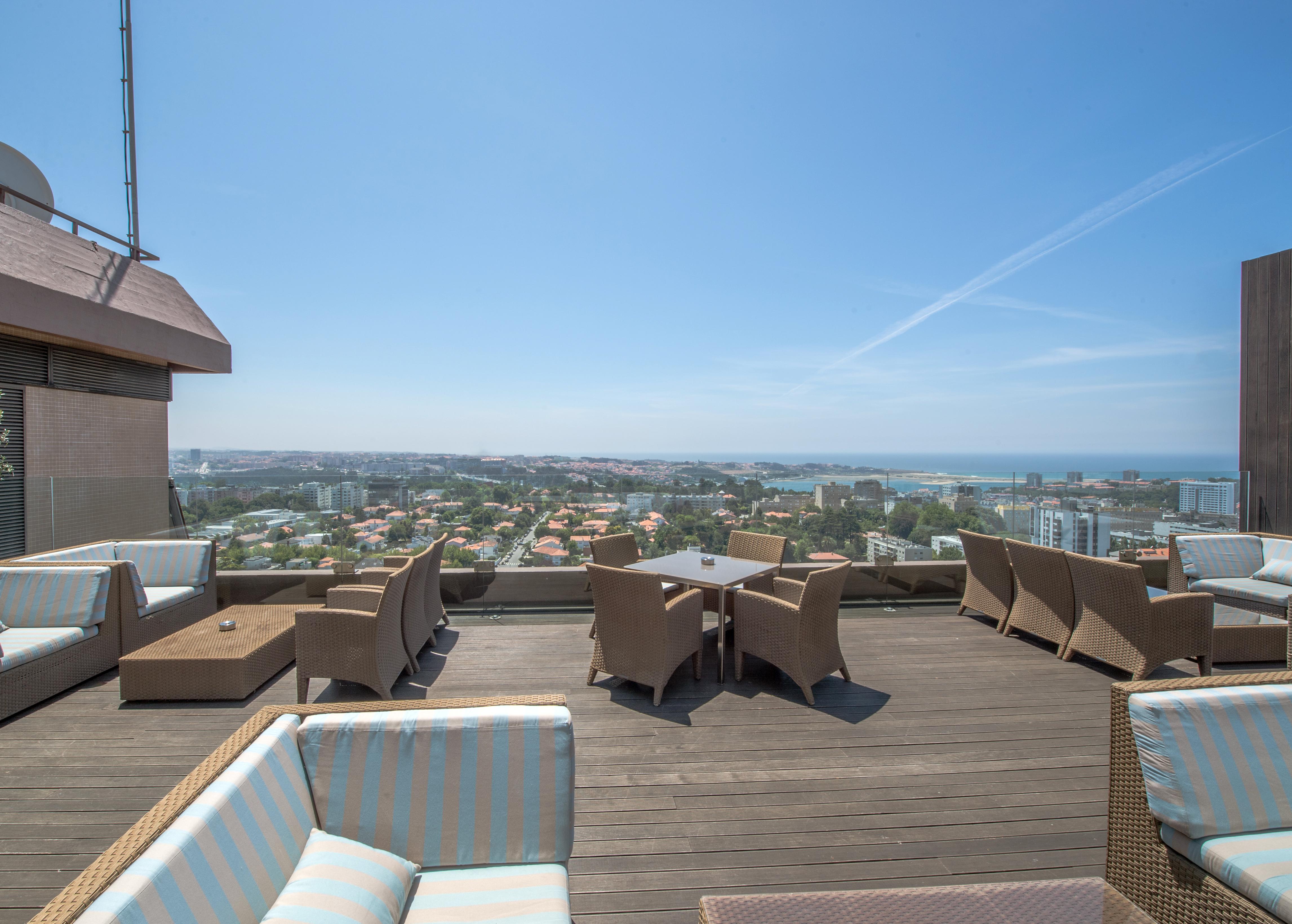 Porto Palacio Hotel By The Editory Εξωτερικό φωτογραφία The rooftop lounge at the Beverly Hills Hotel