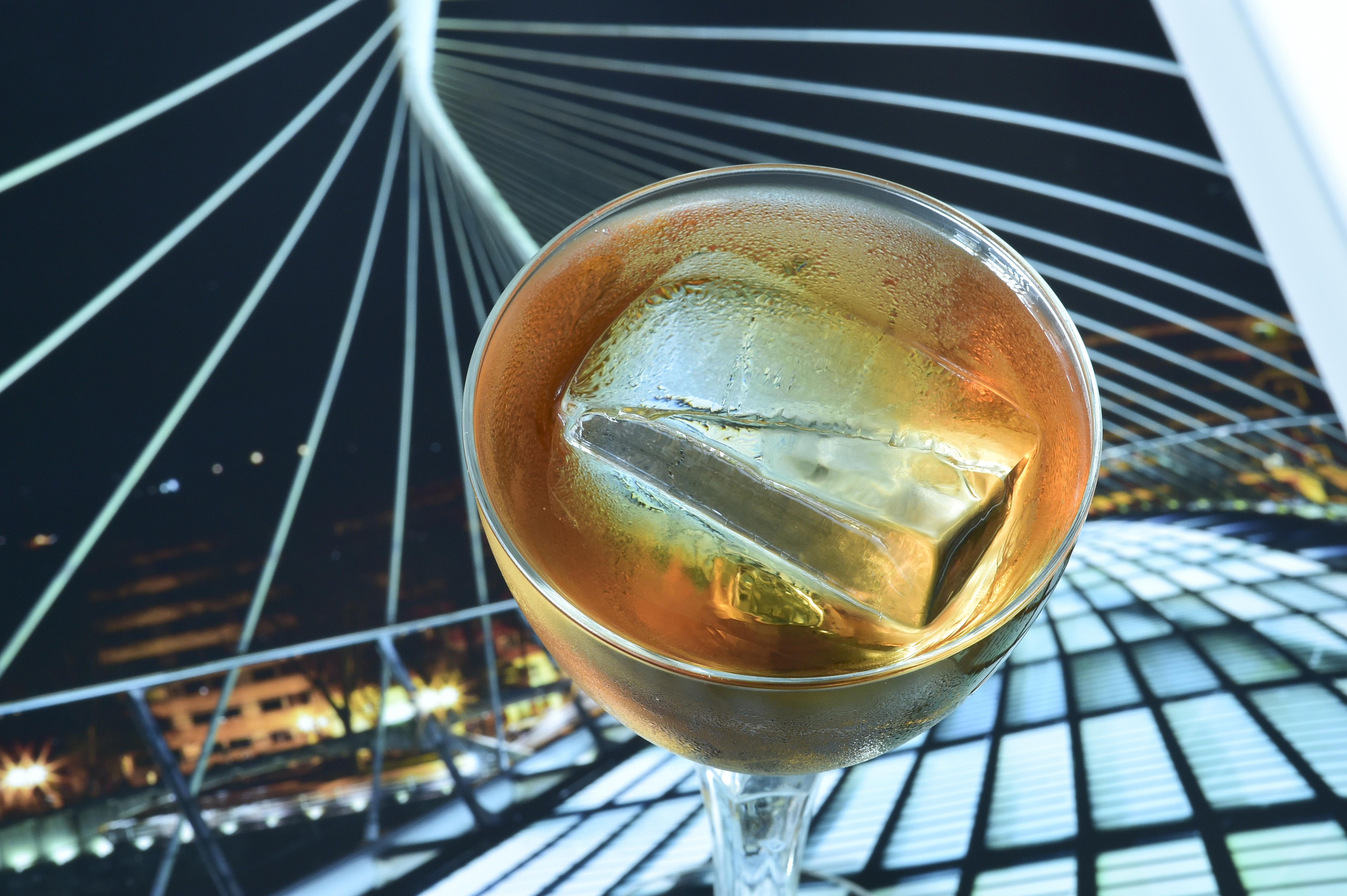 Porto Palacio Hotel By The Editory Εξωτερικό φωτογραφία A glass of vermouth