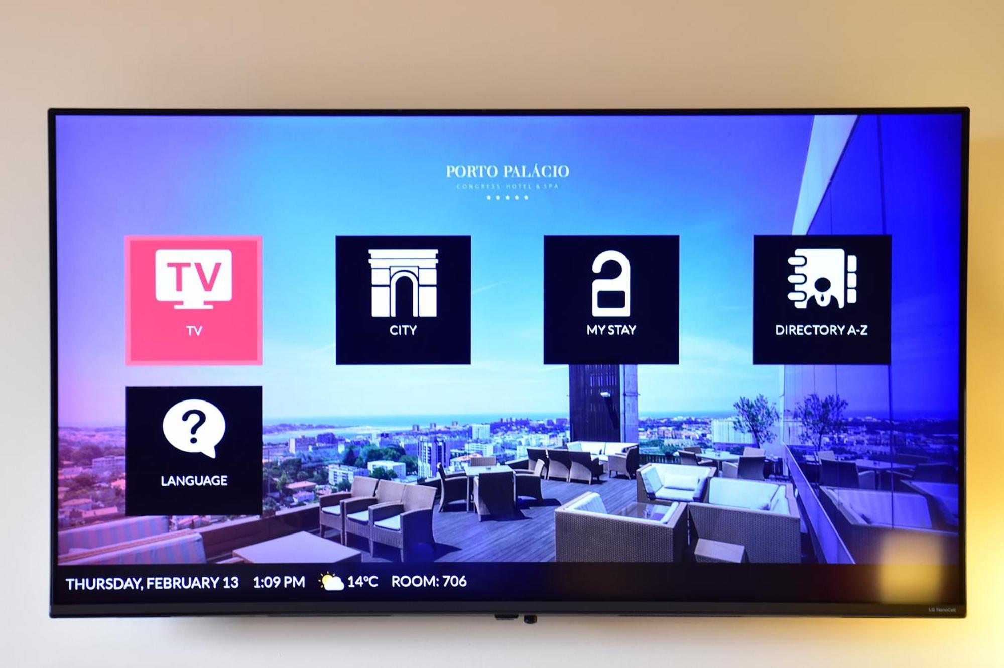 Porto Palacio Hotel By The Editory Δωμάτιο φωτογραφία A smart TV