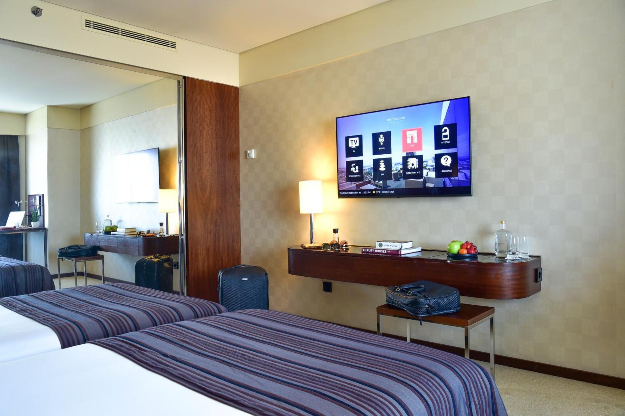 Porto Palacio Hotel By The Editory Δωμάτιο φωτογραφία A guest room at the hotel
